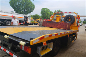 盐边附近拖车电话号码服务